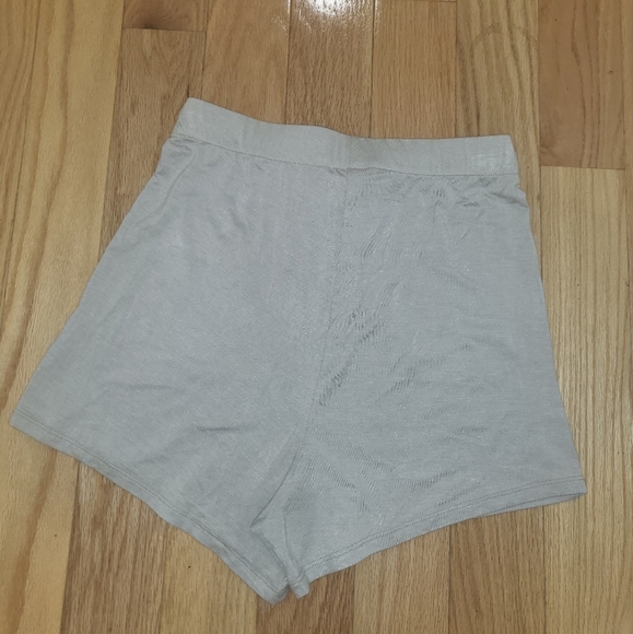 NWT SKIMS SLEEP SHORTS IN TAUPE SIZE XS - Picture 5 of 5